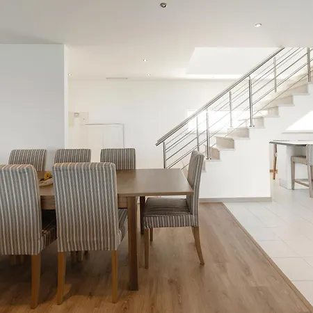 Poolside & Seaview Lourinhã