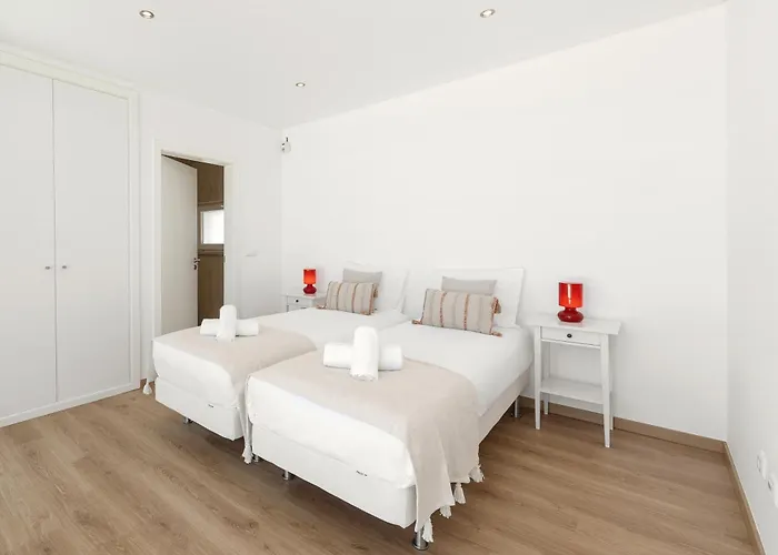 Poolside & Seaview Lourinhã