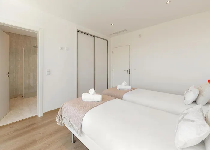 Poolside & Seaview * Lourinhã