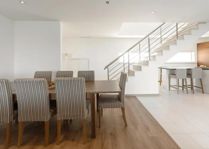 Poolside & Seaview Lourinhã