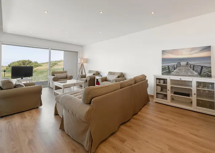 Poolside & Seaview * Lourinhã